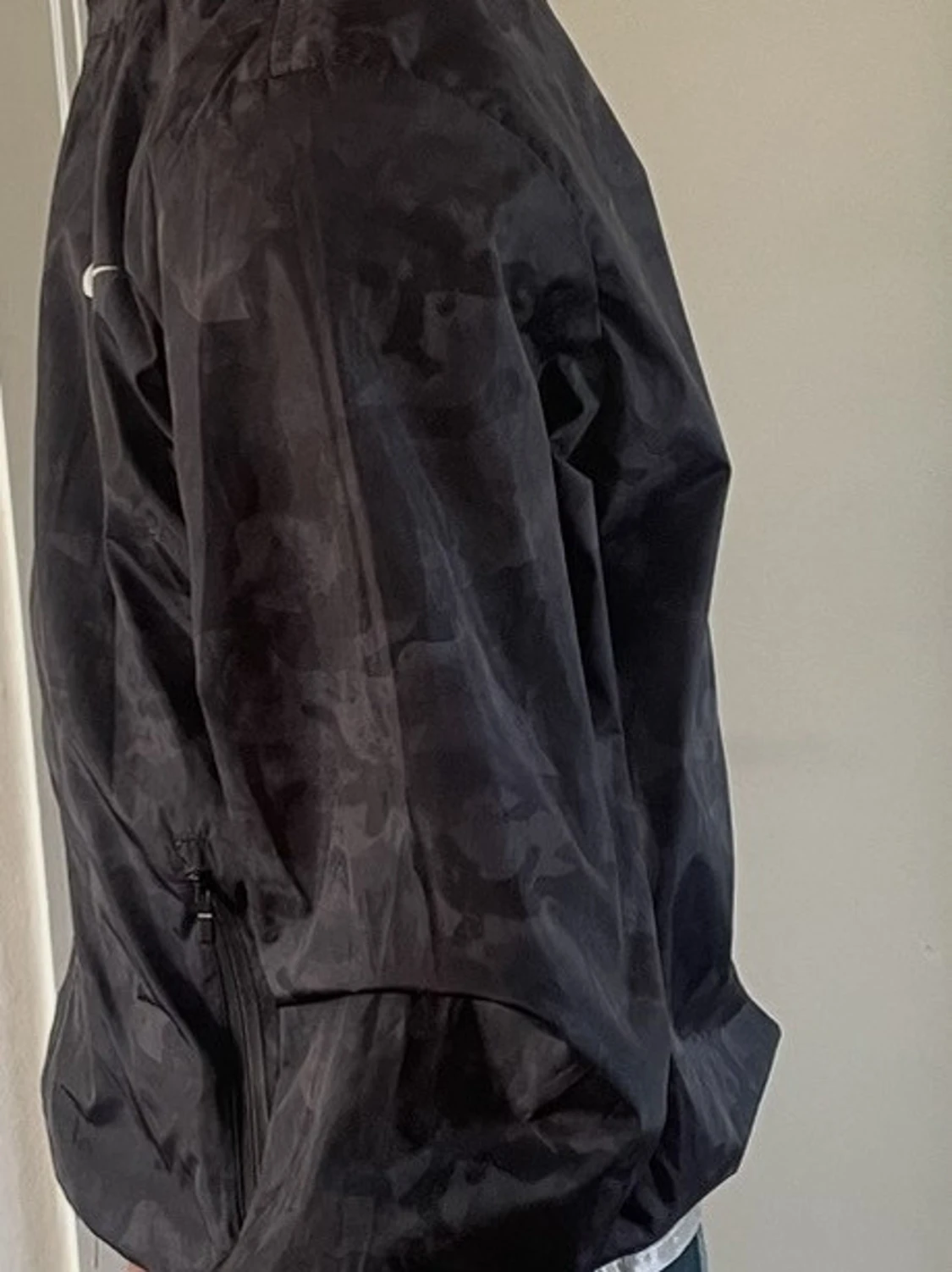 Svart Nike vindjacka med camomönster - 1