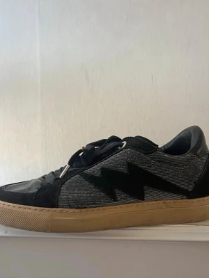 Zadig skor - Äkta Zadig sneakers med ikonisk blixtdetalj på sidan 🥂