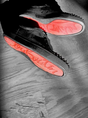 Svarta Christian Louboutines med spikar - Svarta Louboutines som är sparsamt använda. Skick 8/10  Storlek 44. Priset kan diskuteras
