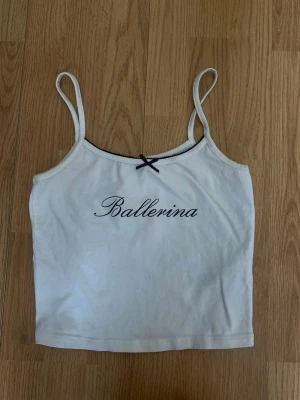Söt linne - En cool linne med print, aldrig använd och bra material. Perfekt för sommaren!