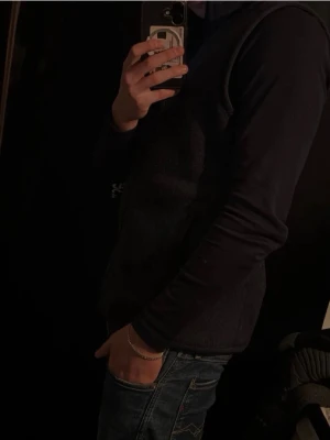 Patiagona väst - Säljer denna patiagona väst i storlek s då den ej används längre den är väldigt stilren och passar till alla outfits och är i väldigt fint skick. Jag säljer den för 699kr skriv om ni har fråger👋
