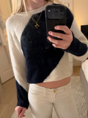 Stickad tröja från Gina Tricot😍 - Säljer en snygg stickad tröja från Gina Tricot i storlek 134/140😍❤️