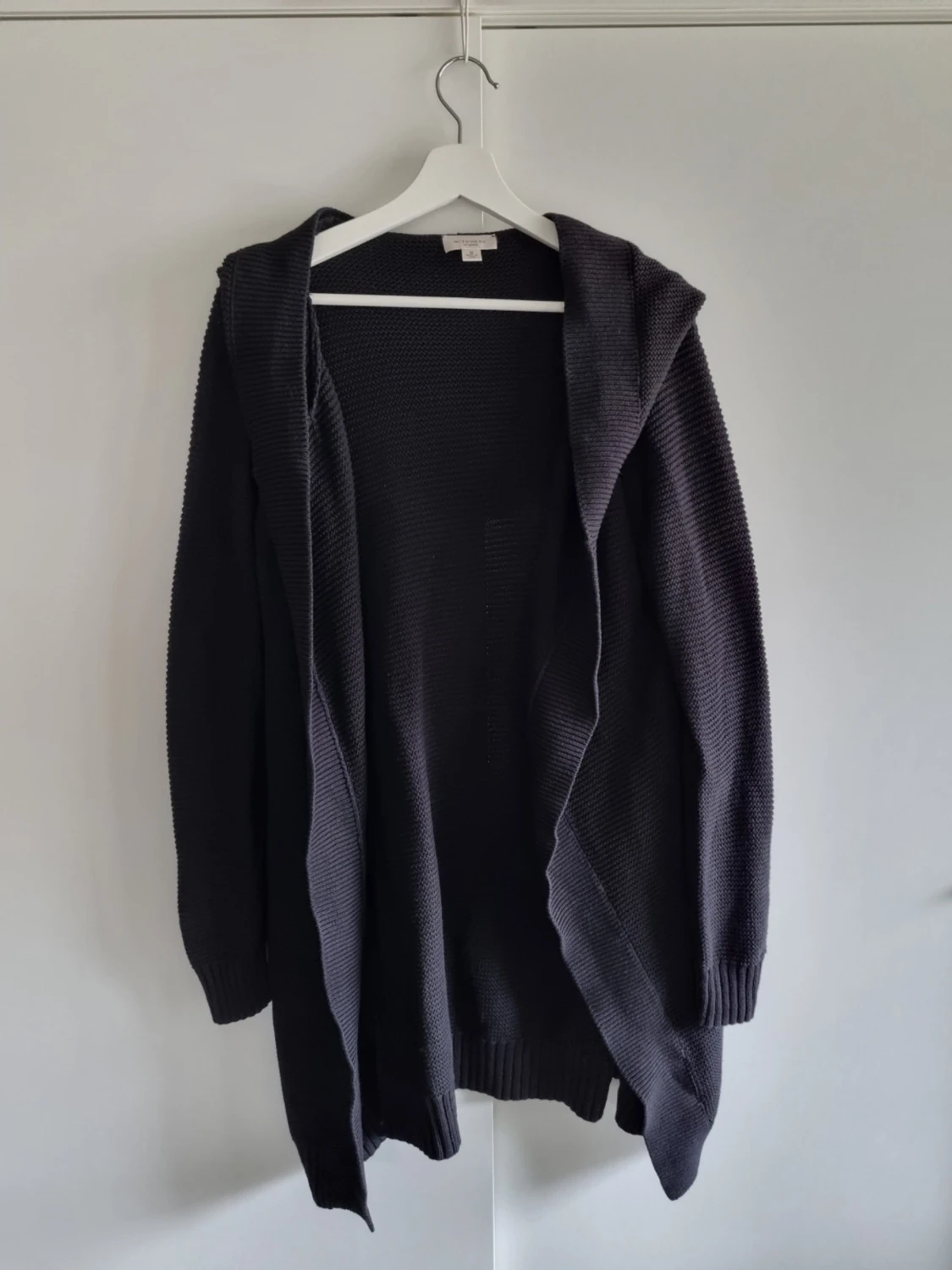 Svart lång kofta med huva Witchery M