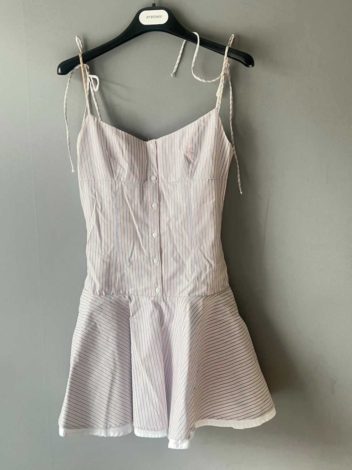 Randig kort klänning med knytband - 1