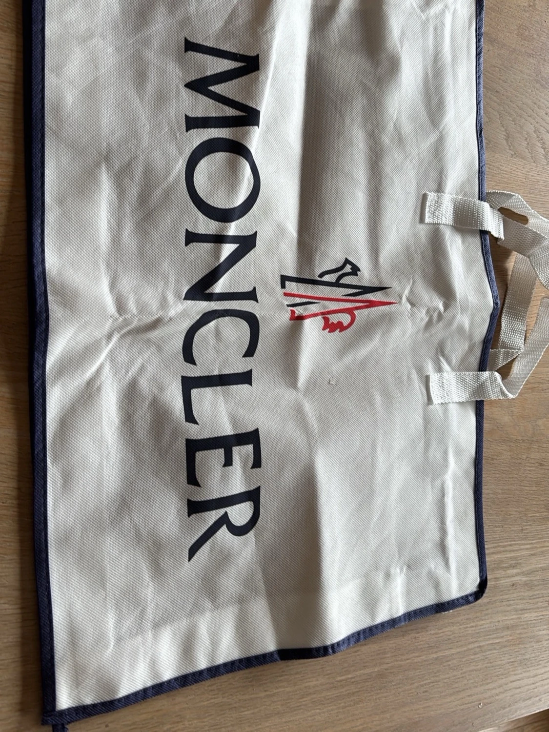 Svart dunväst från Moncler med huva - 4