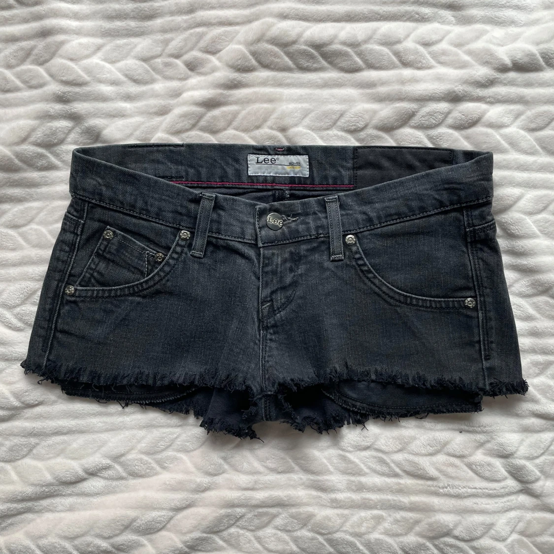 Svarta super lågmidjade jeansshorts ( fler i profilen) - 1