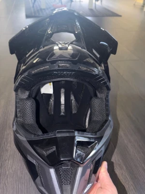 Svart motocrosshjälm från Klim - Klim f3 ace nypris cirka 3500kr nypris finns repor men inget överdrivet 