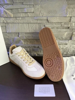 Vita sneakers - Stilrena sneakers, priset kan sänkas vid snabb köp. Våga ställ frågor