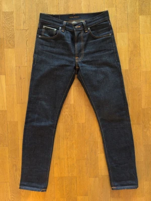 Nudie Lean Dean Japanese Selvage  - Riktigt snygga jeans av japansk selvedge. Använda några enstaka tillfällen. Inga slitningar eller fades, så mer eller mindre nyskick. Nypris 2500kr.