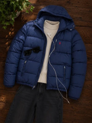 Ralphlauren - Jacka - Säljer denna riktigt snygga Ralphlauren jackan. Storleken är M och sitter true to size. Skicket är mycket fint. Skriv vid frågor eller bilder. Säljs billigt pga säsong