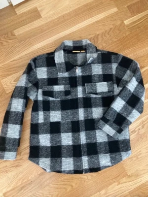 Kappa - Snygg kappa från gina tricot i strl 134/140.