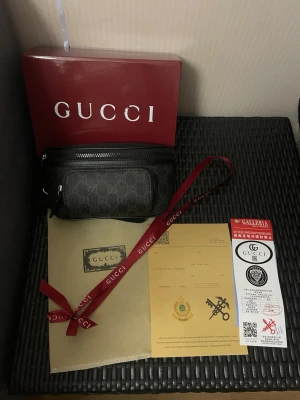 Gu$$i väska - Hej! Säljer en mycket fräsch och helt NY väska. Den är i helt nytt skick och alldrig Andvänd. Säljes för 679 kr. Vid frågor så är det bara att höra av sig :) //Mvh Sweclothesss