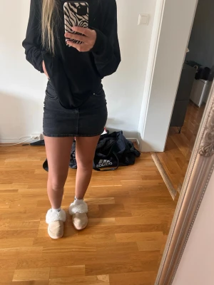 Jeanskjol - Från Bershka storlek 36