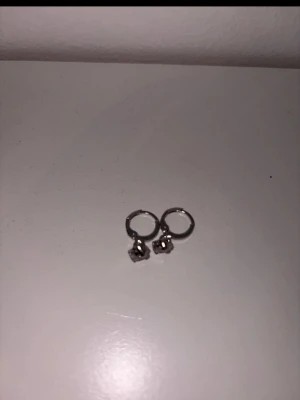 Nya örhängen från shein - Aldrig andvända