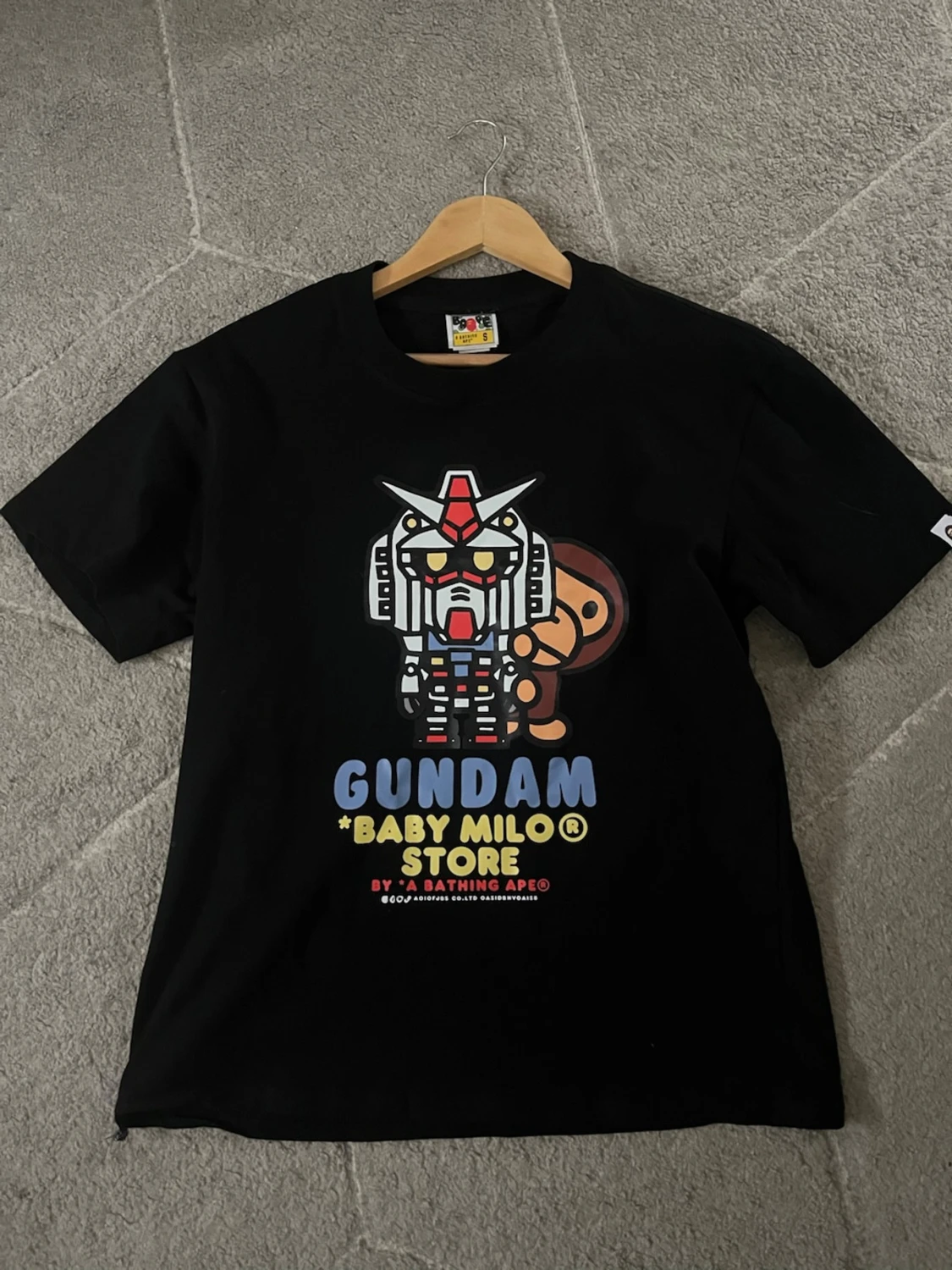 Svart Gundam x Baby Milo T-shirt BAPE