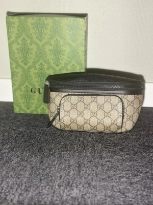 Magväska  - Helt ny, box följer med. Skriv om du vill ha mer bilder eller om du har frågor