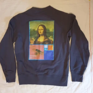 Tröja med tryck - Långärmad tröja med Mona Lisa på ryggen.