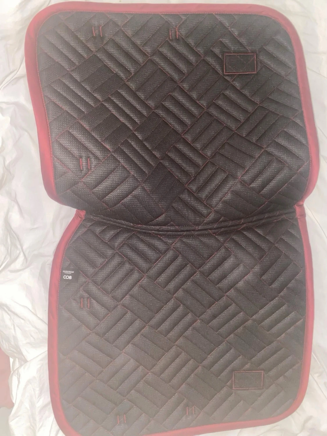 Vinrött schabrak från Equestrian Stockholm - 3