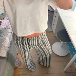 Mönstrade tyg byxor/ virkade byxor från Hm - Unika mönstrade byxor ⭐️