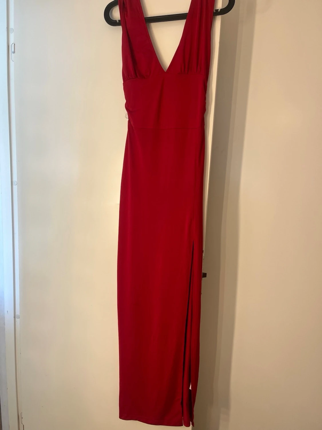 Röd långklänning med slits