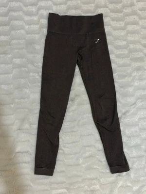 Bruna Gymshark tights  - Mörkbruna tights från Gymshark 