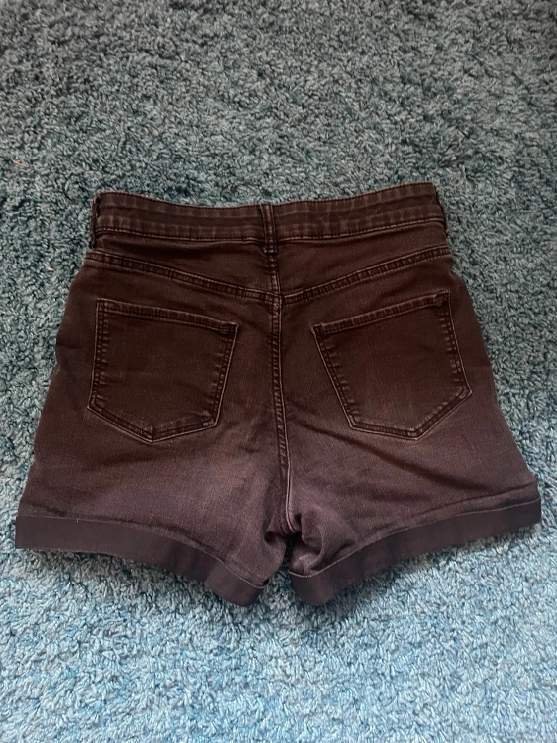 Jeansshorts i svart och ljusblå - 3