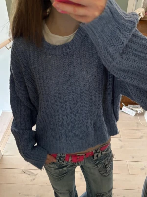 Blå stickad tröja - Superfin!