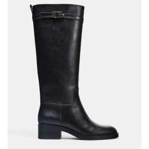 Svarta höga boots ZARA - Svarta höga boots från ZARA 🩷🩷 Storlek 37. Artikelnummer: 2055/610/800