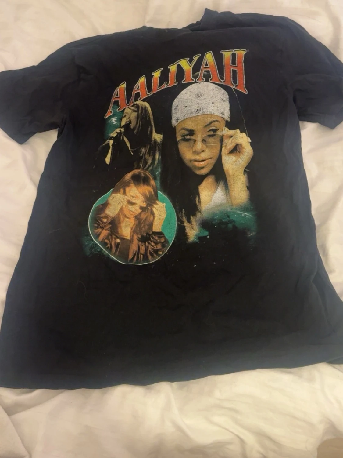Svart Aaliyah t-shirt med tryck