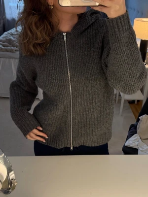 Stickad kofta - En så så fin stickad kofta!! Så fin att matcha till outfits!😍😇