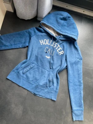 Hollister hoodie - Jätte fin hollister hoodie i strl m Jag svarar alltid inom 24h! 
