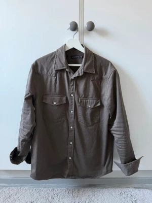 Brun overshirt från j lindeberg - Overshirt från j lindeberg