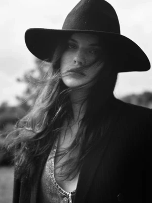 ZARA FILTHATT - Stilren svart hatt med breda brätten och klassisk form. 