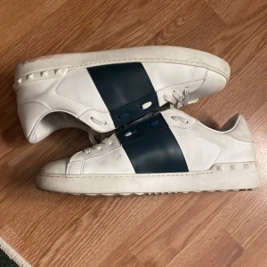 Valentino opens - Köp snabbt! Valentino opens bara skorna ingen låda eller påsa 