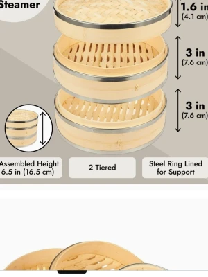 Bambu ångkorg från Juvale - Säljer en rund ångkorg i bambu från Juvale. Korgen har två våningar och ett lock med flätat mönster. Metallband runt kanterna ger extra stabilitet och en snygg look. Perfekt för att ånga dumplings eller grönsaker hemma.