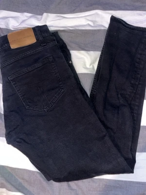 Tiger of Sweden Jeans - Bra skick, använda en del. Kan återkomma med fler bilder eller sänka pris om det skulle vara aktuellt.