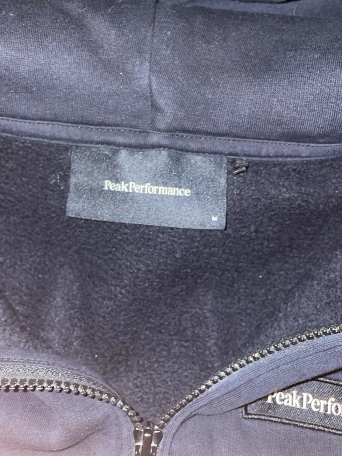 Svart hoodie från Peak Performance - 2