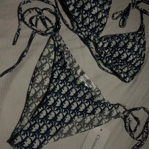 Blåvit bikini  - Skriv för mer information. 1*1. Helt nytt. Kommer med allt i bilden.    Finns i storlek M. 