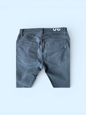 Svarta dondup jeans  - Lite schysstare dondup George jeans i W30