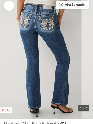 Miss me bootcut jeans  - Miss me jeans i strl 26 köpta på miss mes hemsida för 1700kr köpte för cirka 1 år sedan och inte använt så mycket.