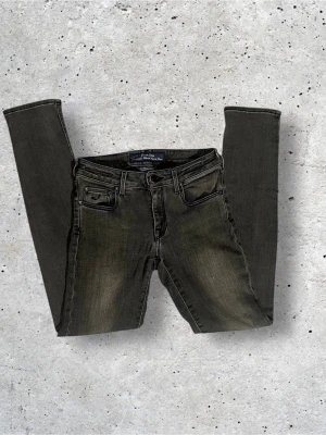 Jacob Cohën jeans - Säljer nu ett par feta Jacob Cohën jeans i storlek W28. Riktigt schyssta när som, oavsett om det är till skola eller vid speciella tillfällen. Pris kan diskuteras vid en snabb affär!👊