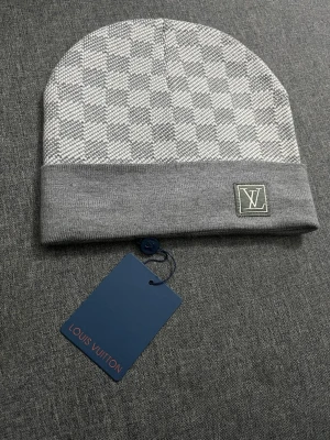 Grå mössa  - En helt ny grå mössa , för mer information skriv till mig.