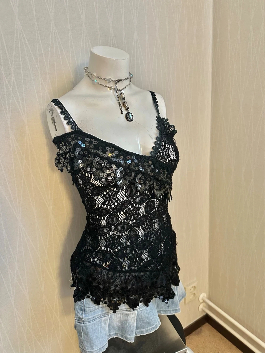 Svart spetslinnetopp med paljetter - 1