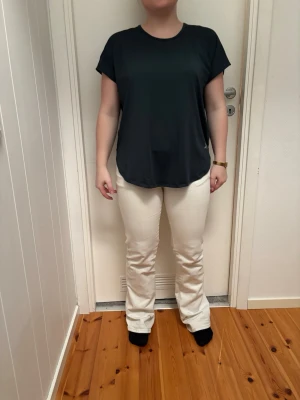 mörkgrön tränings tröja - lös passform, nästan inte använd så bra skick, väldigt skönt material. STORLEK M💗