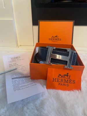 Blått bälte med silver H - Blått bälte med silver H