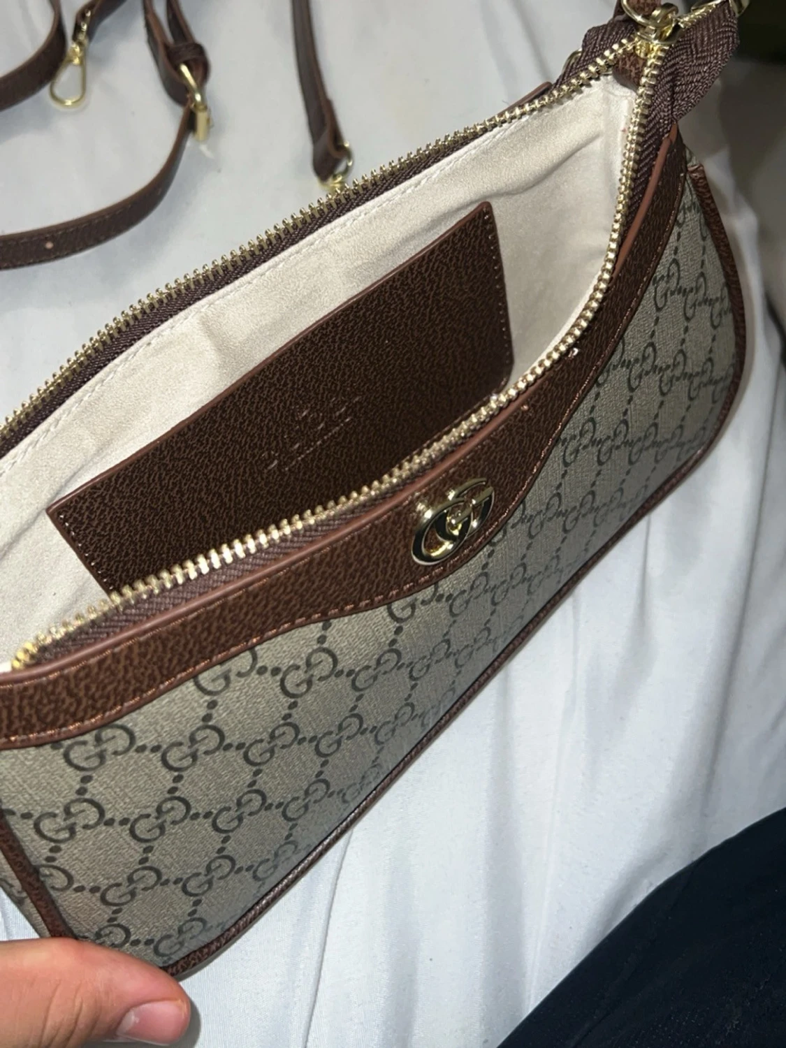 Gucci GG Supreme axelremsväska brun - 3