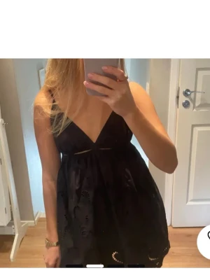 klänning  - zara klänning som är slutsåld i storlek xs 