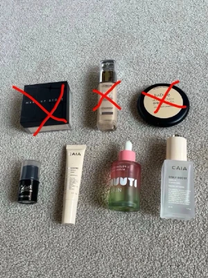 Parti sminkprodukter  - De tre översta är helt oanvända men foundationen har jag tagit ett pump, Caia serumet är ungefär hälften kvar sedan smuuti serumet 3/4 kvar, bronzer sticker bara testat en gång på en ren hand, sedan Caia ögonkrämen är ca hälften kvar❤️ obs de tre översta är sålda!