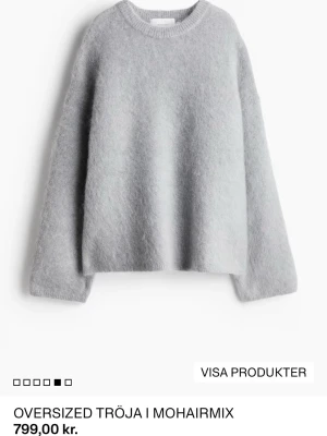 Tröja i mohairmix - Säljer denna stickade tröjan från H&M o mohairmix då den inte kommer till användning längre. Den är i storlek M och i väldigt bra skick. 