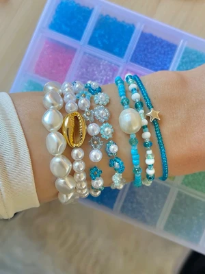 Pearl bracelet - ✨ 7 Handmade beaded bracelets ✨ Each bracelet is carefully handmade, making every piece unique. They are stretchy comfortable, and durable, designed to fit all wrist sizes perfectly. 💚  I offer bundle discounts if you buy multiple items. Check out my profile for more bracelet kits and designs available!  Perfect as a gift or to treat yourself 💫